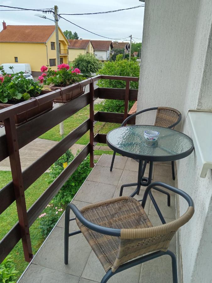 Apartman Kod Dide I Bake Vukovar Exterior foto